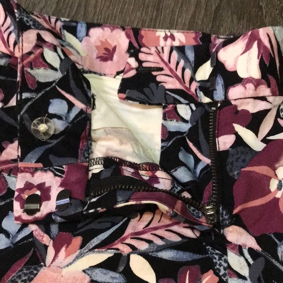 LOFT chino shorts - Picture 3 of 10